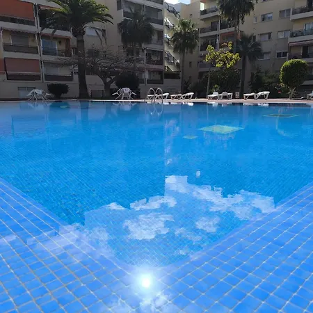Cris Sol Poolside Apartmán