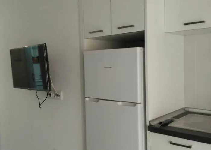 Cris Sol Poolside *
