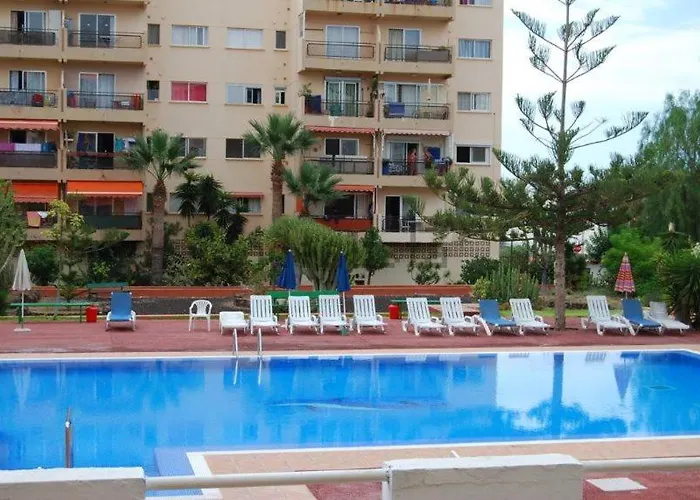 Cris Sol Poolside Los Cristianos (Tenerife)